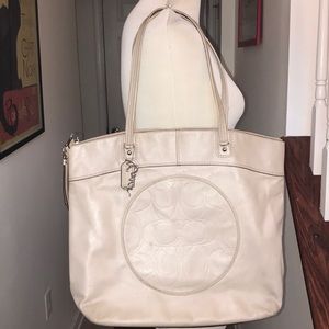 Coach Laura Tote 😘
